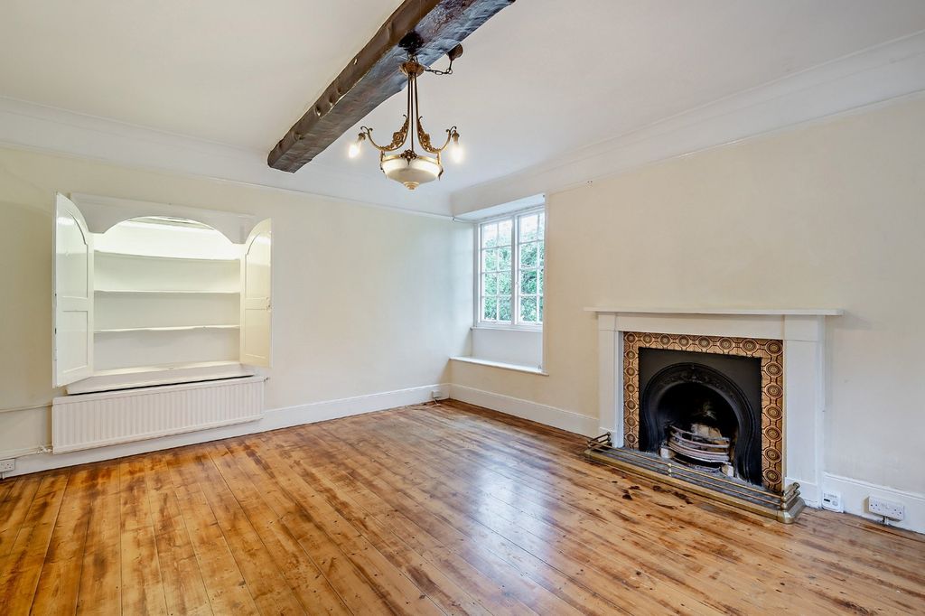 Property photo 3 of 16 Sitting Room