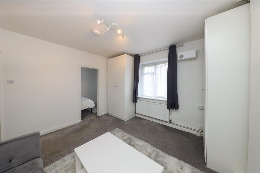 Property photo 3 of 10 Living Room