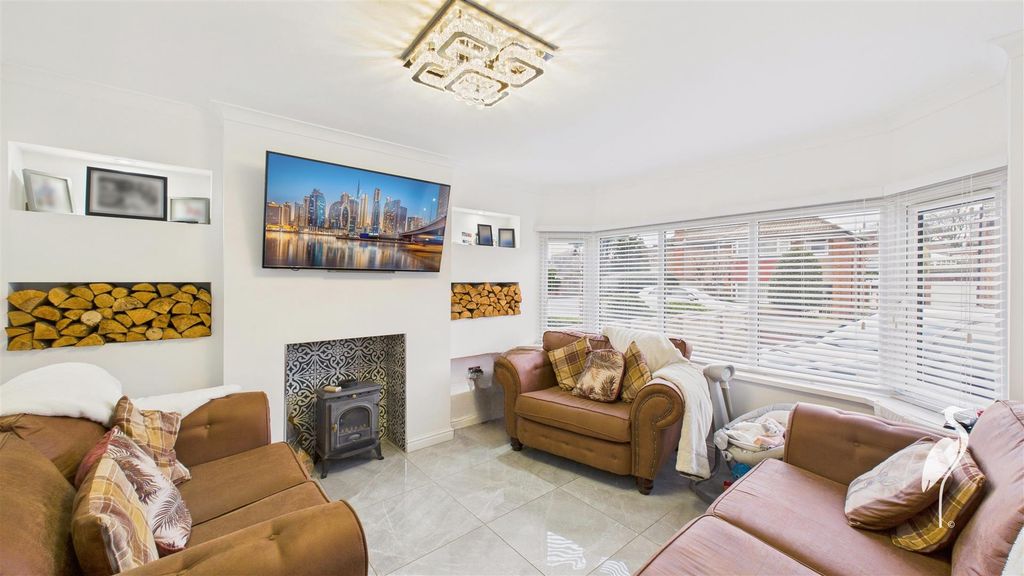 Property photo 2 of 22 Lounge