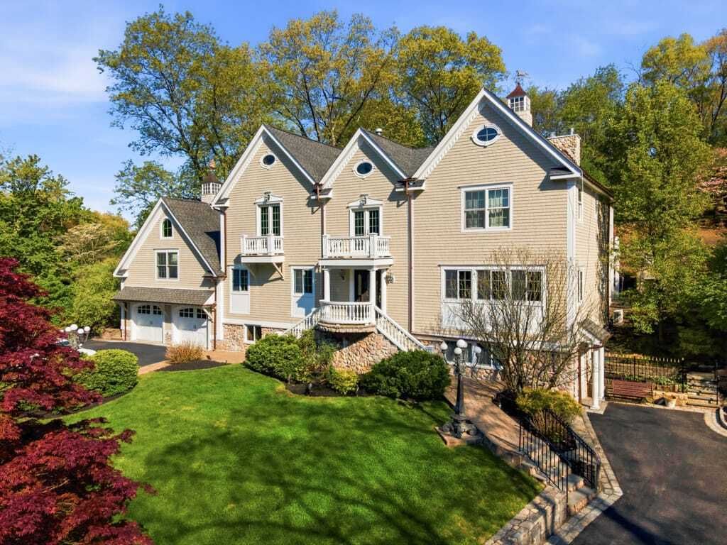 Property photo 1 of 2