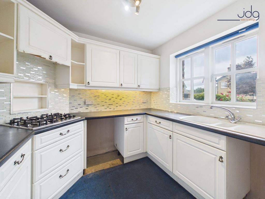 Property photo 2 of 19 Kitchen