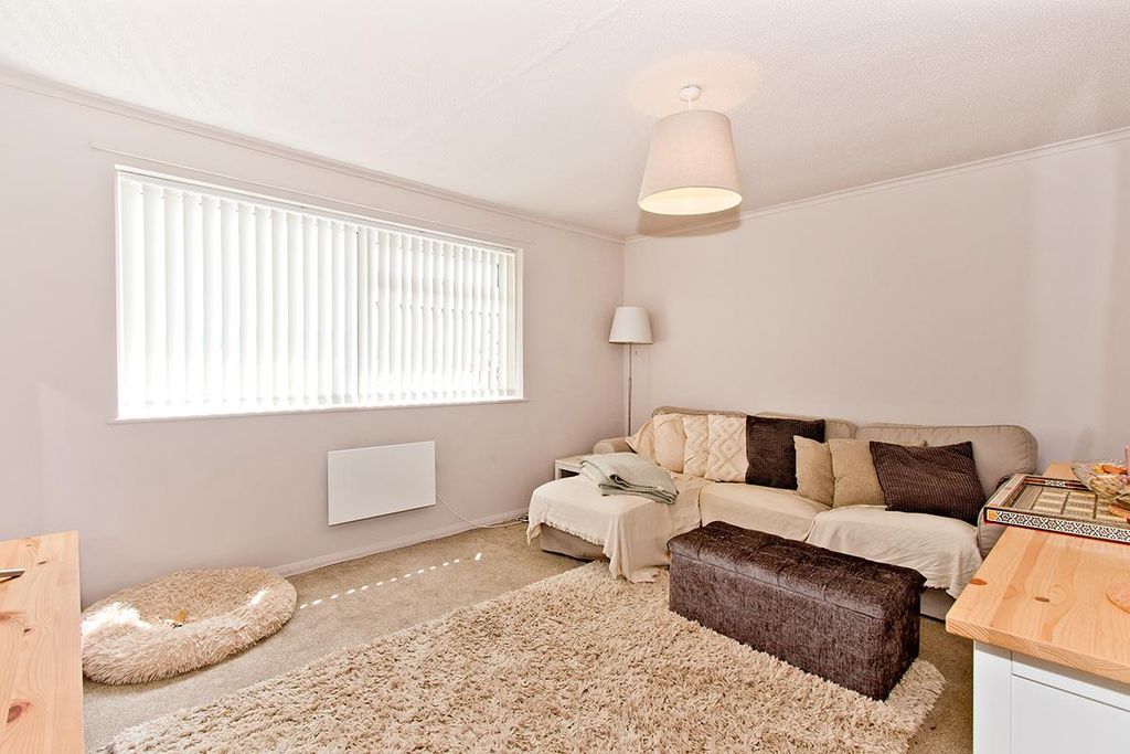 Property photo 2 of 9 Living1.Jpg