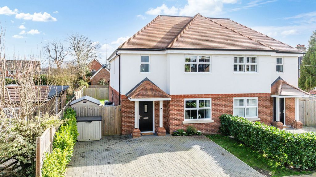 Property photo 1 of 32