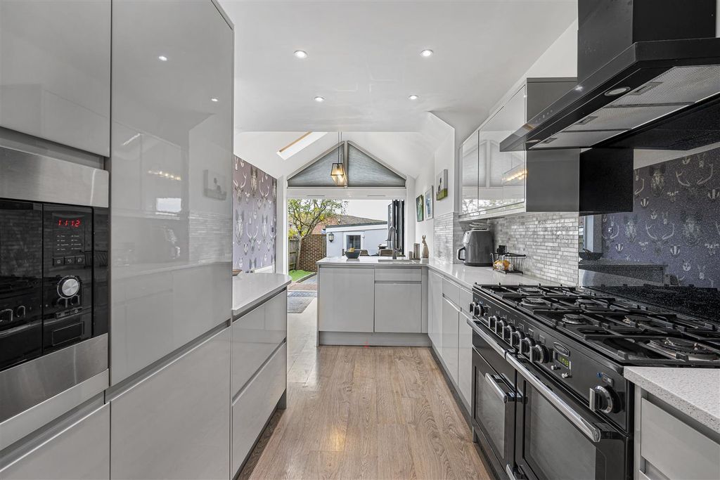 Property photo 3 of 21 Kitchen