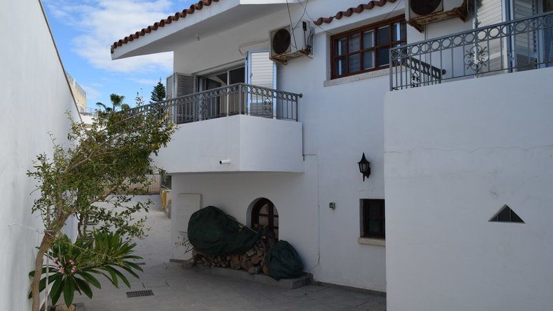 Property photo 2 of 31