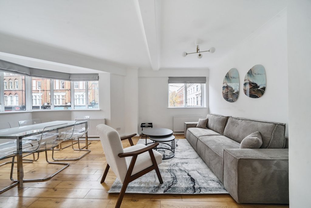 Property photo 1 of 18 Living Room
