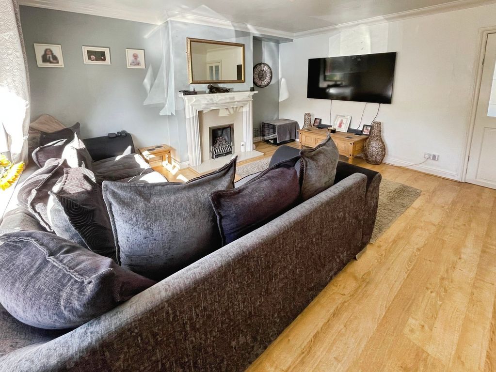 Property photo 2 of 11 Lounge