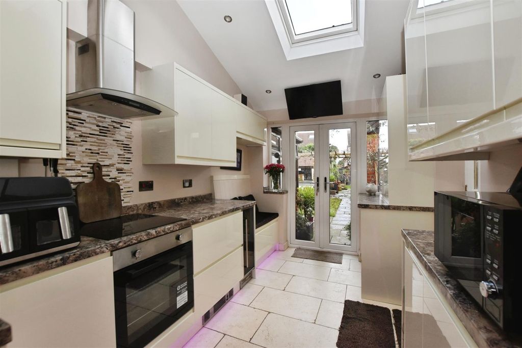 Property photo 3 of 22 Kitchen