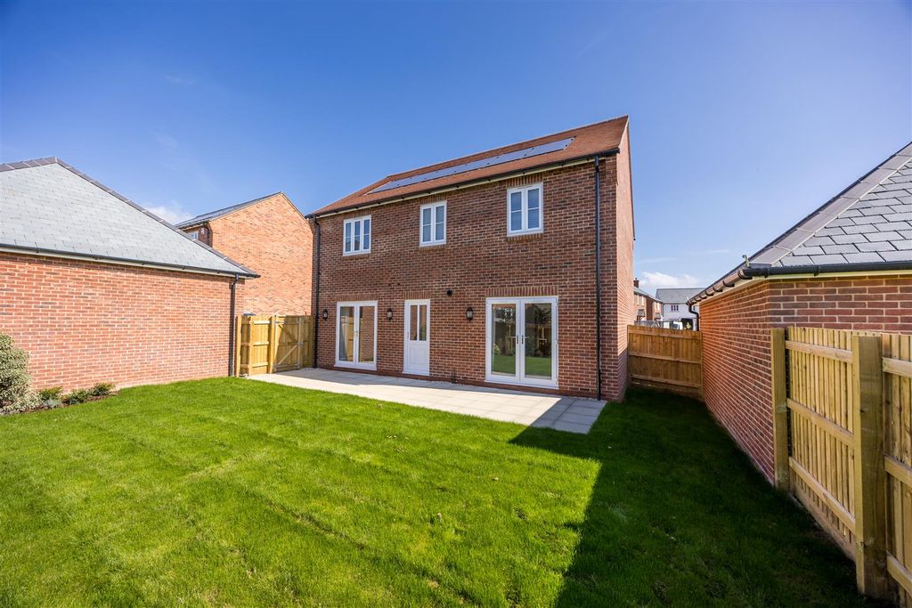 Property photo 3 of 13 Garden And Patio