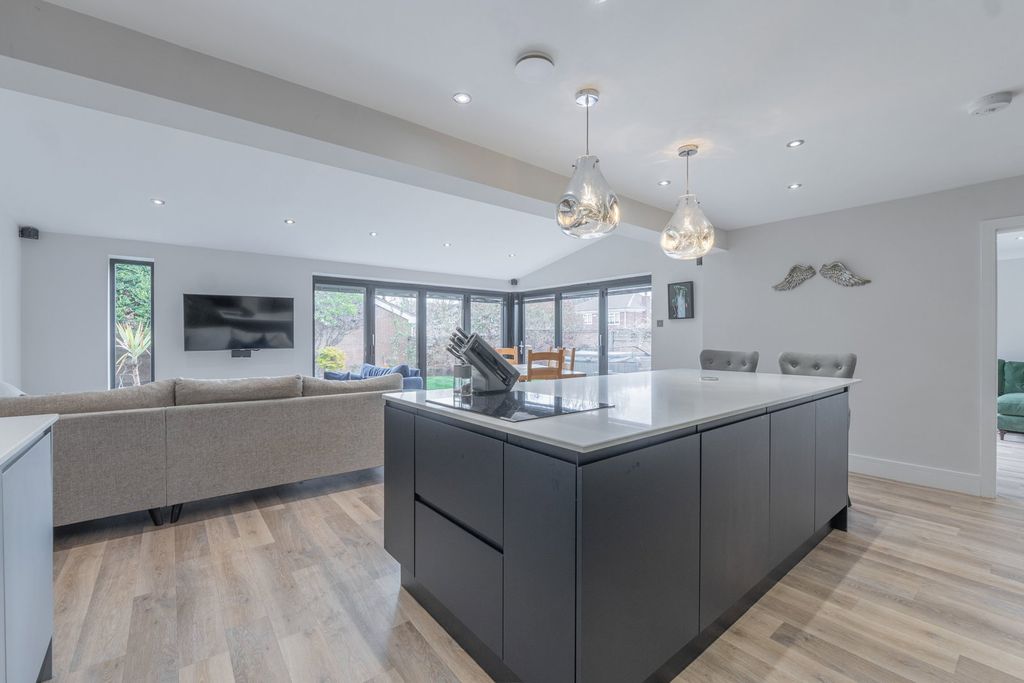 Property photo 2 of 40