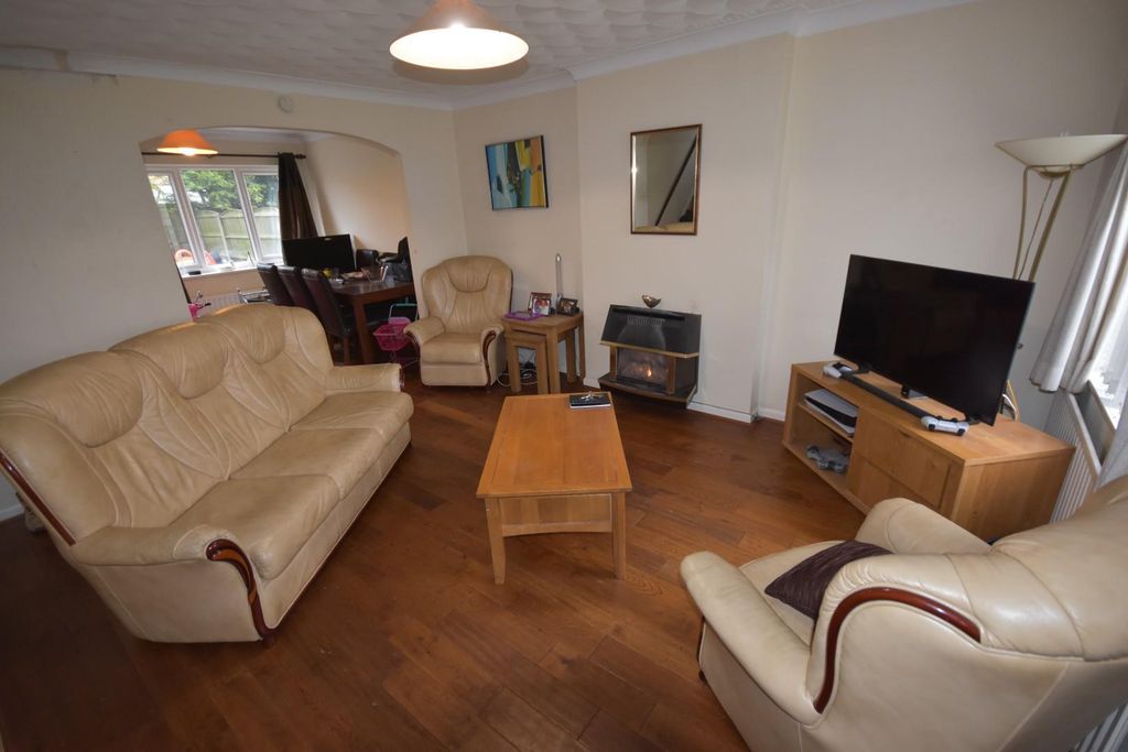 Property photo 3 of 18 Lounge