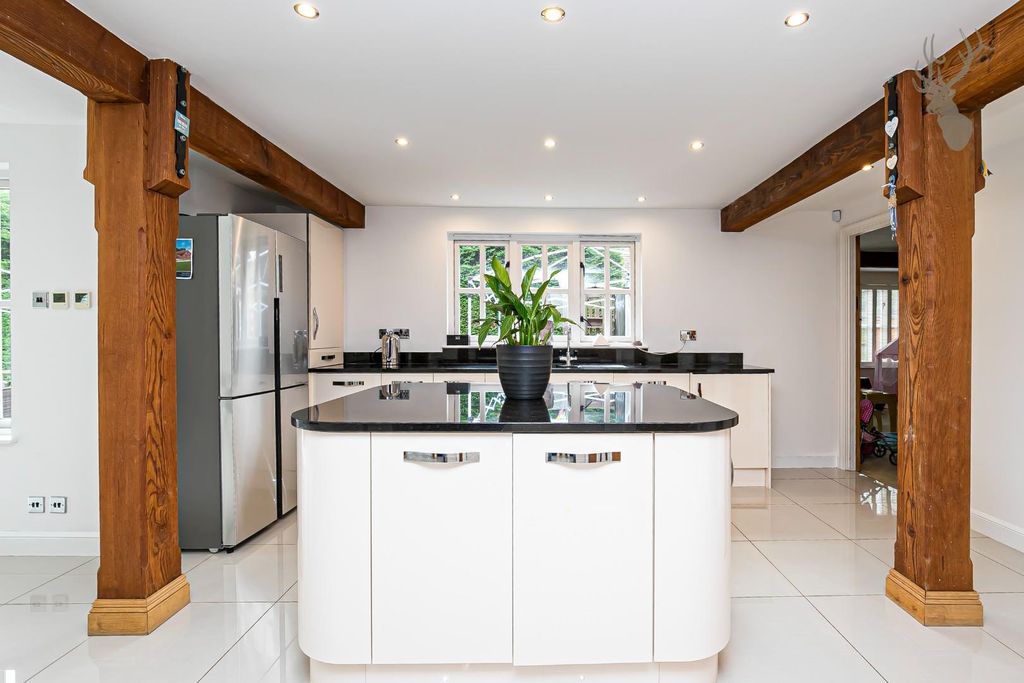 Property photo 3 of 21