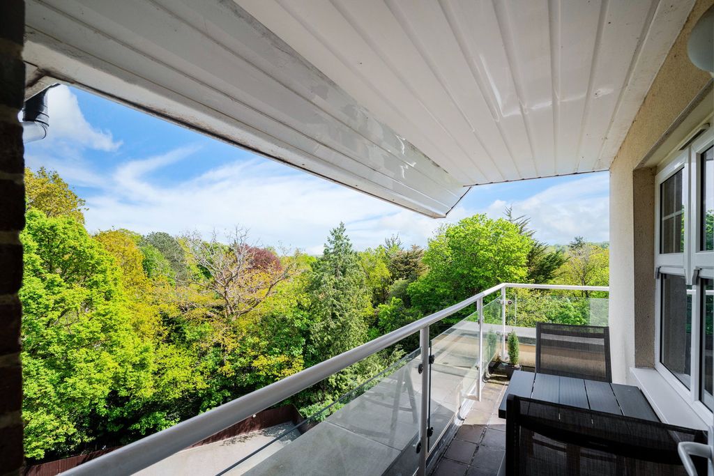 Additional image 4 of 3 bed flat for saleValley Court, Reigate RH2