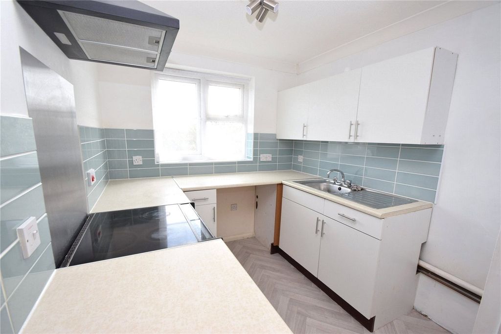 Property photo 3 of 7 Kitchen