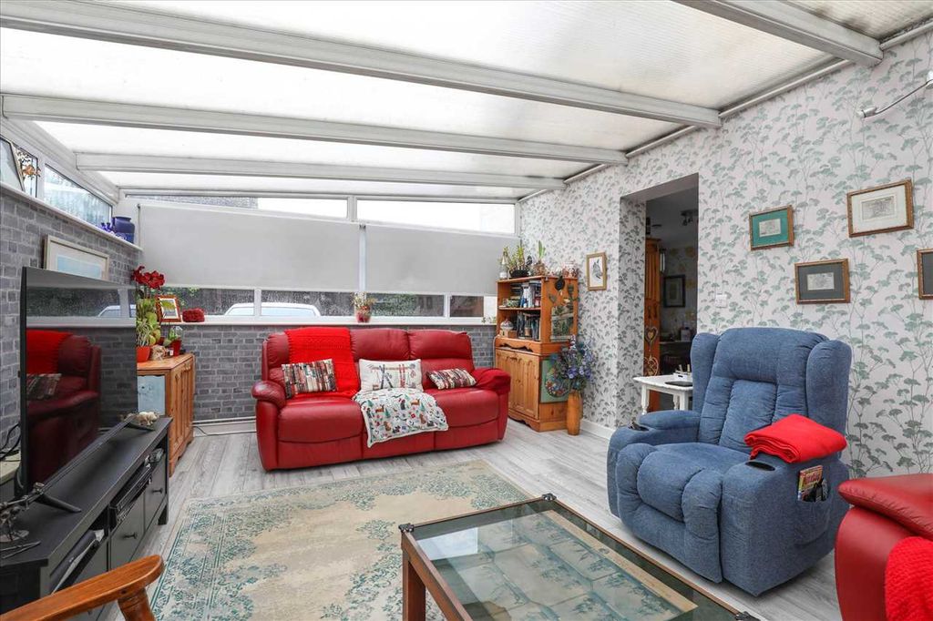 Property photo 3 of 17 Conservatory