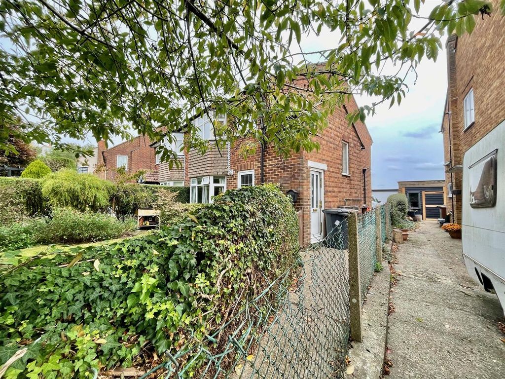 Property photo 1 of 7 47 Blackhorse Front.Jpg
