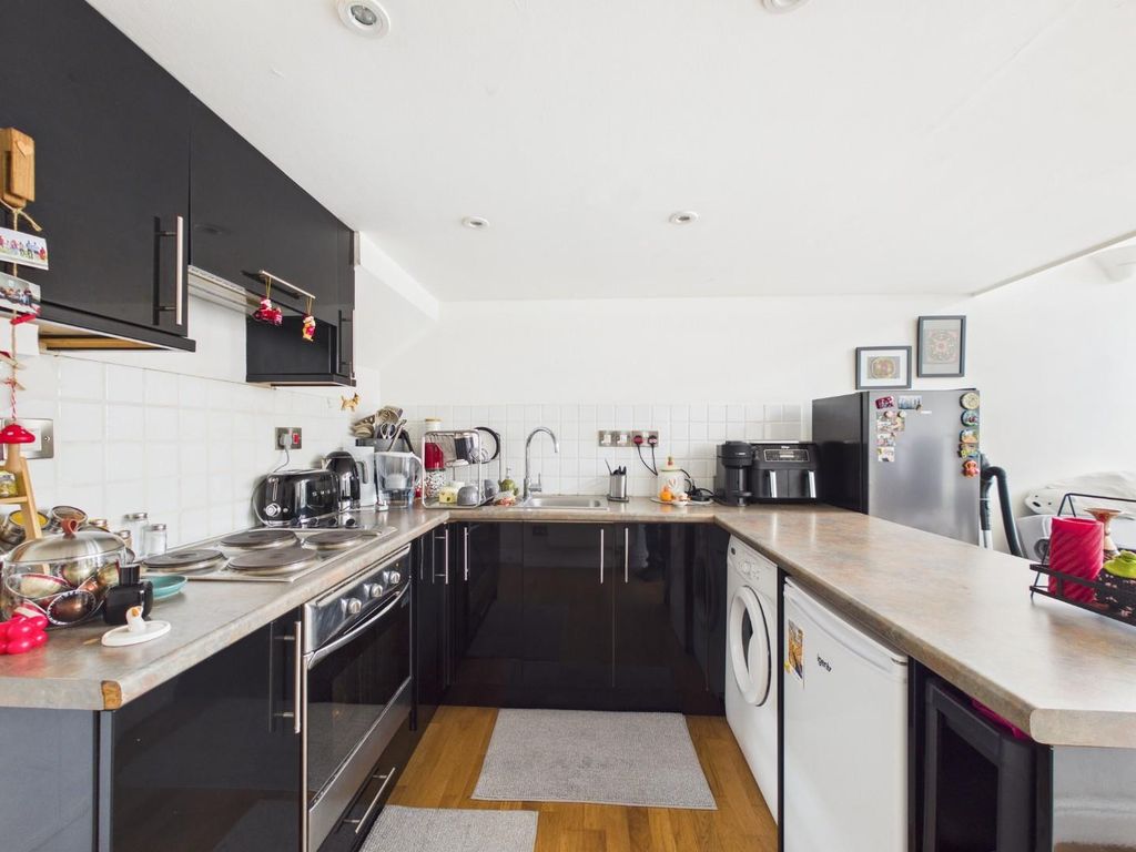 Property photo 3 of 16 Cam01530G0-Pr0397-Still004.Jpg