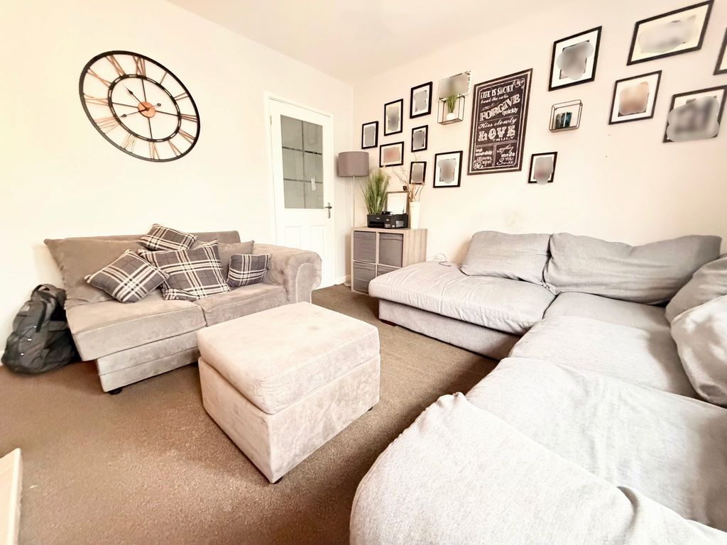 Property photo 3 of 11 Photo 8