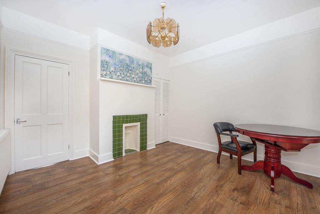 Property photo 3 of 10 0015
