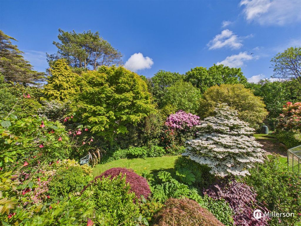 Property photo 2 of 18 Garden