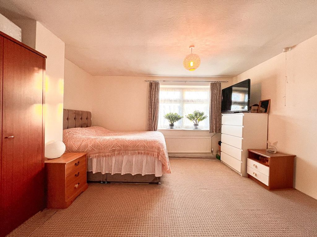 Property photo 2 of 20 Bedroom 1