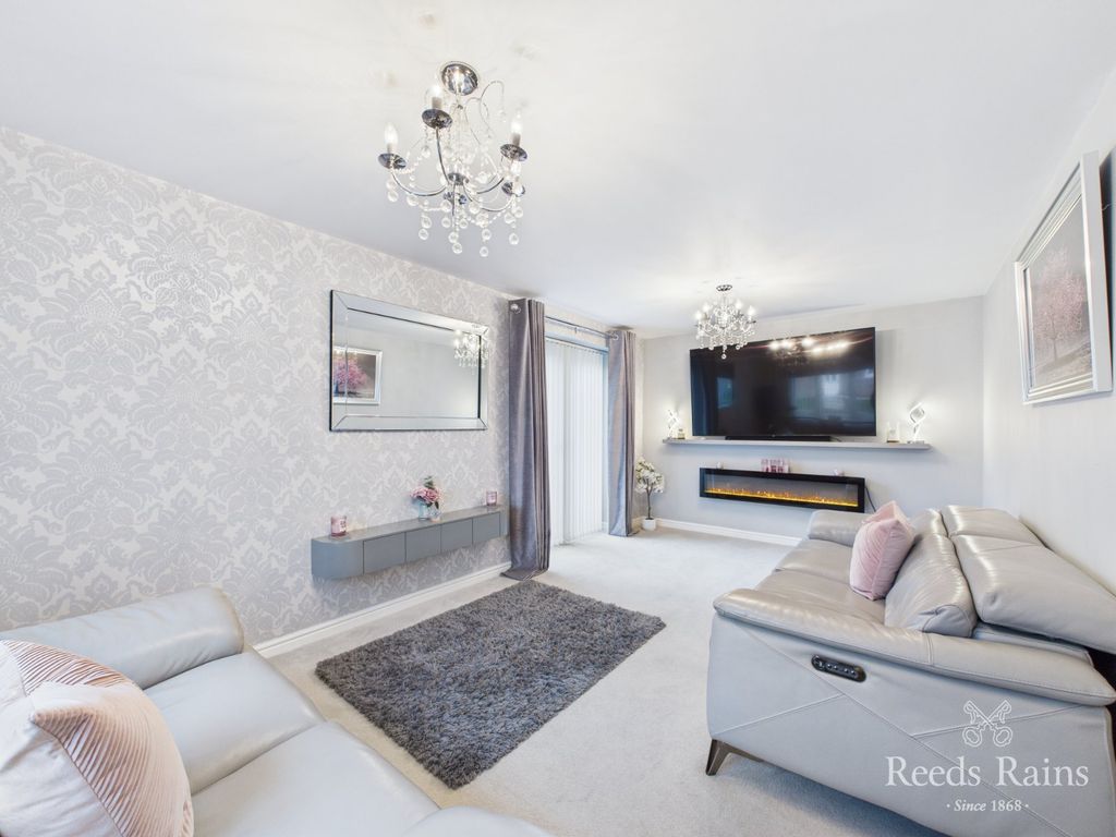 Property photo 3 of 31 Sitting Room