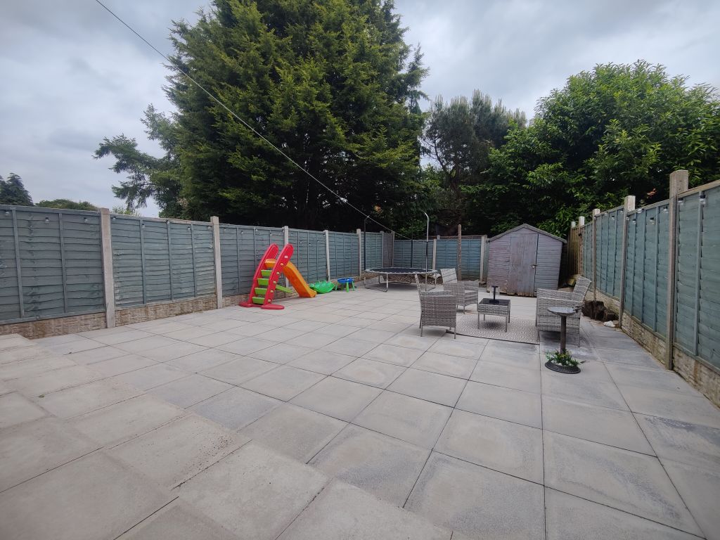 Property photo 2 of 13 Garden