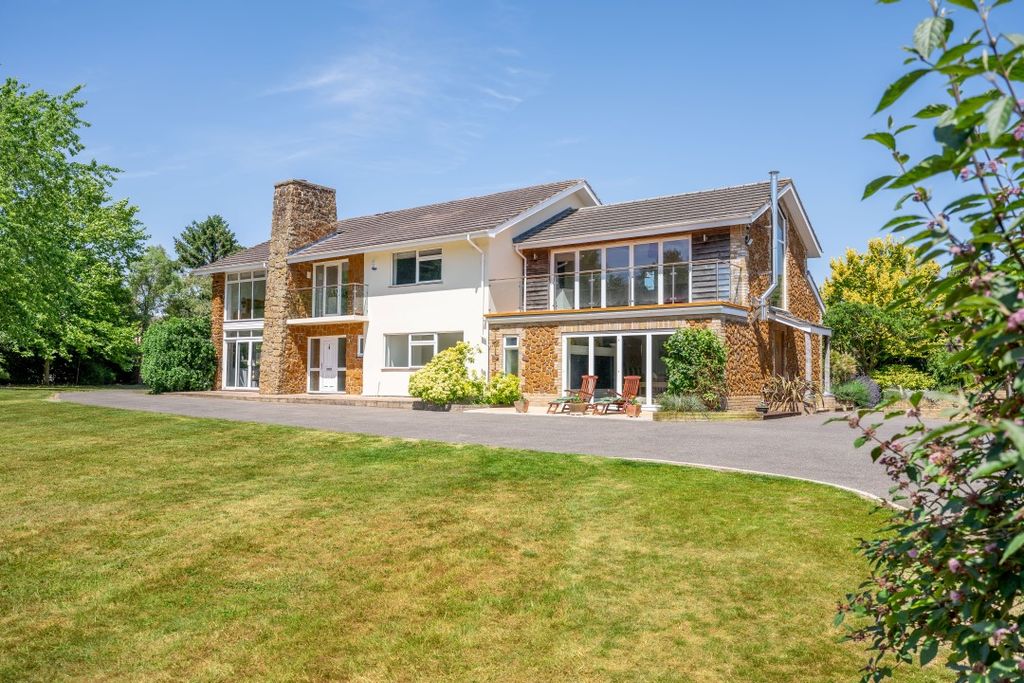 Property photo 2 of 36