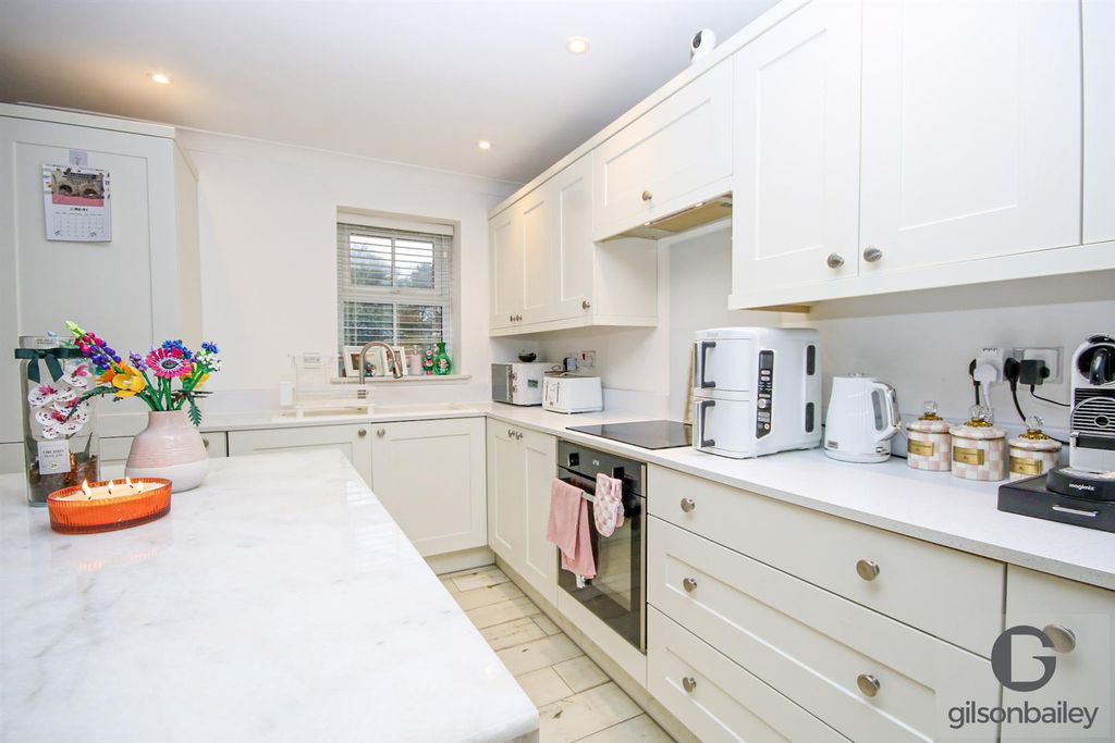 Property photo 3 of 17 16-Img_2685.Jpg