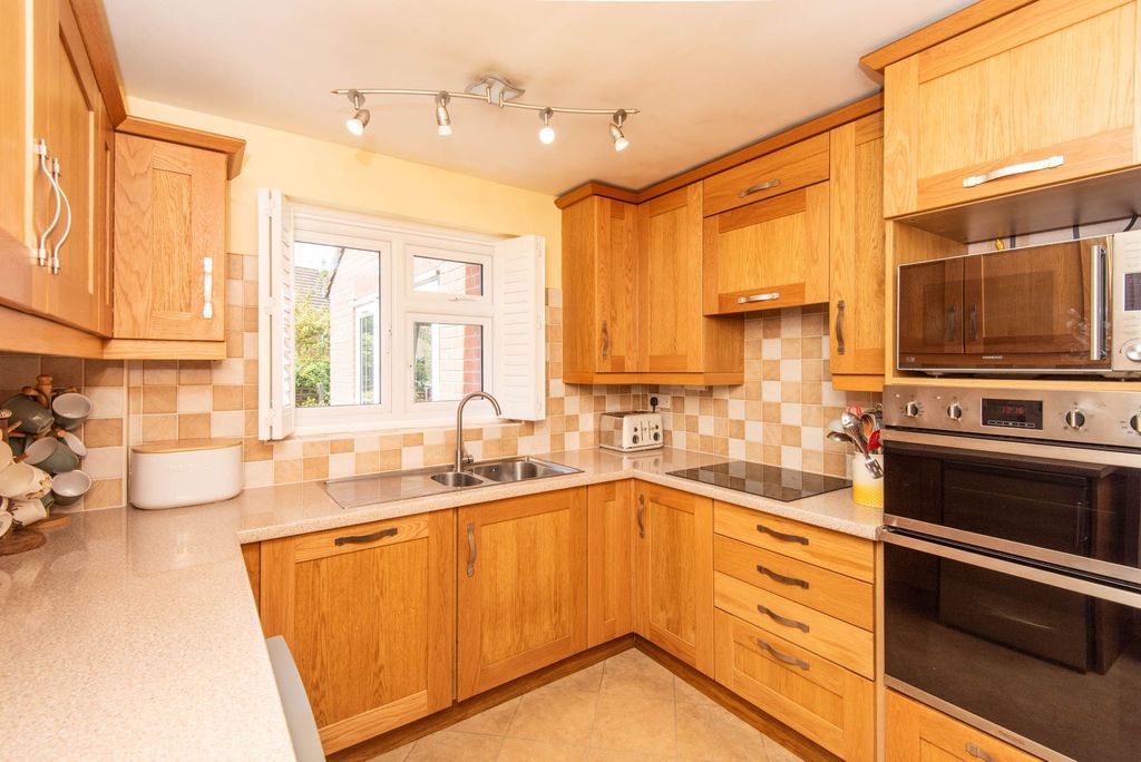 Property photo 2 of 17