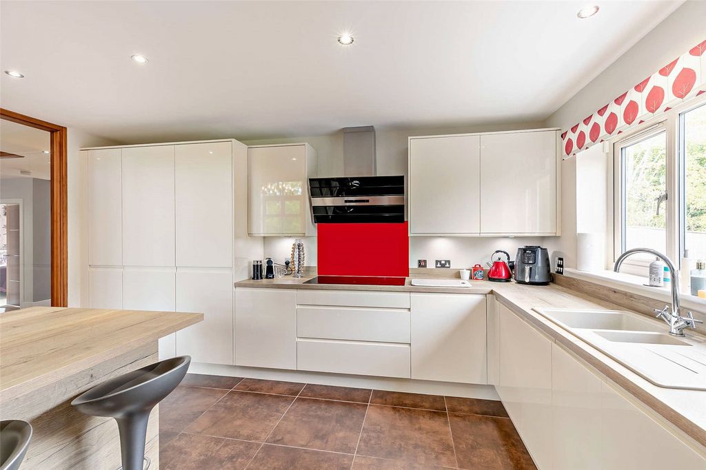 Property photo 3 of 21 Kitchen