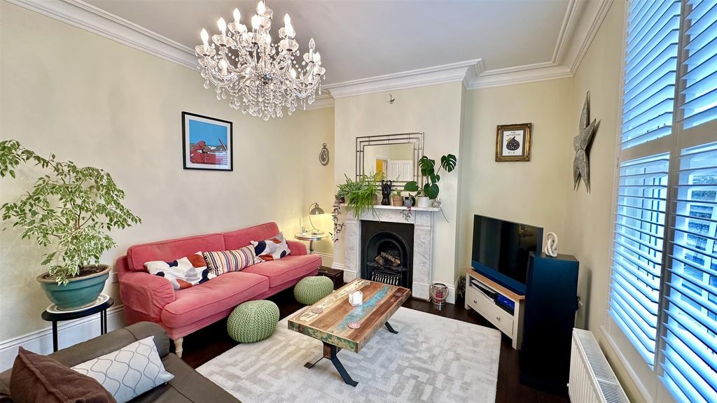 Property photo 1 of 34