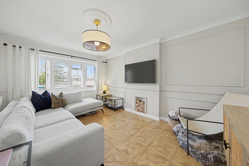 Property photo 2 of 30 Living Room