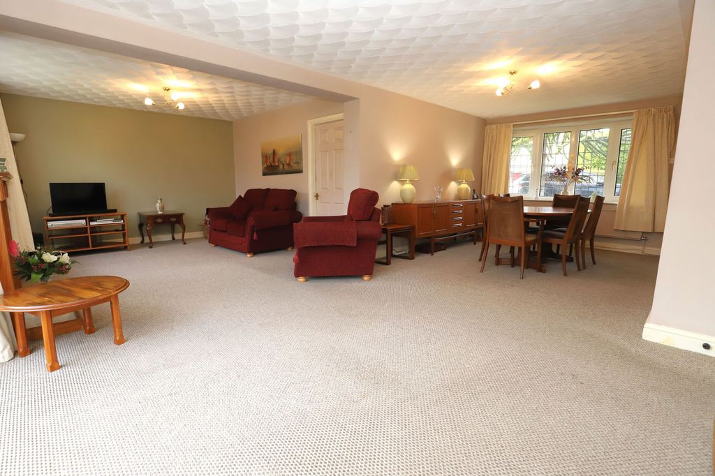 Property photo 2 of 40