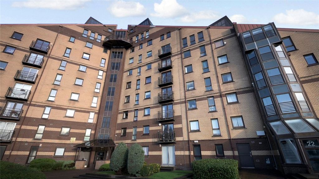 Property photo 2 of 32 Picture No. 17