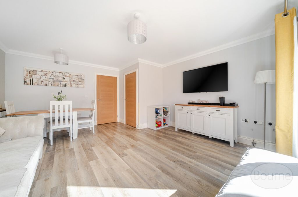 Property photo 3 of 15 647E58d1-49E2-4Da...