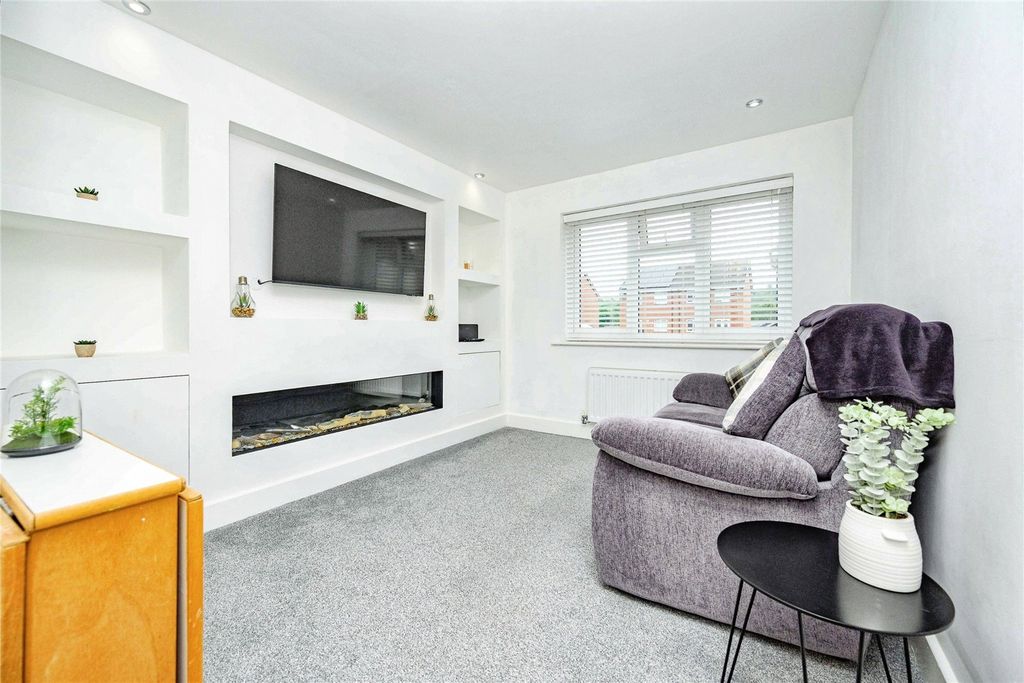 Property photo 2 of 11 Lounge