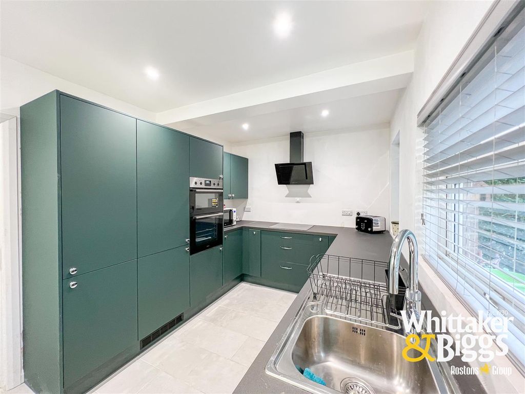 Property photo 3 of 14 Kitchen