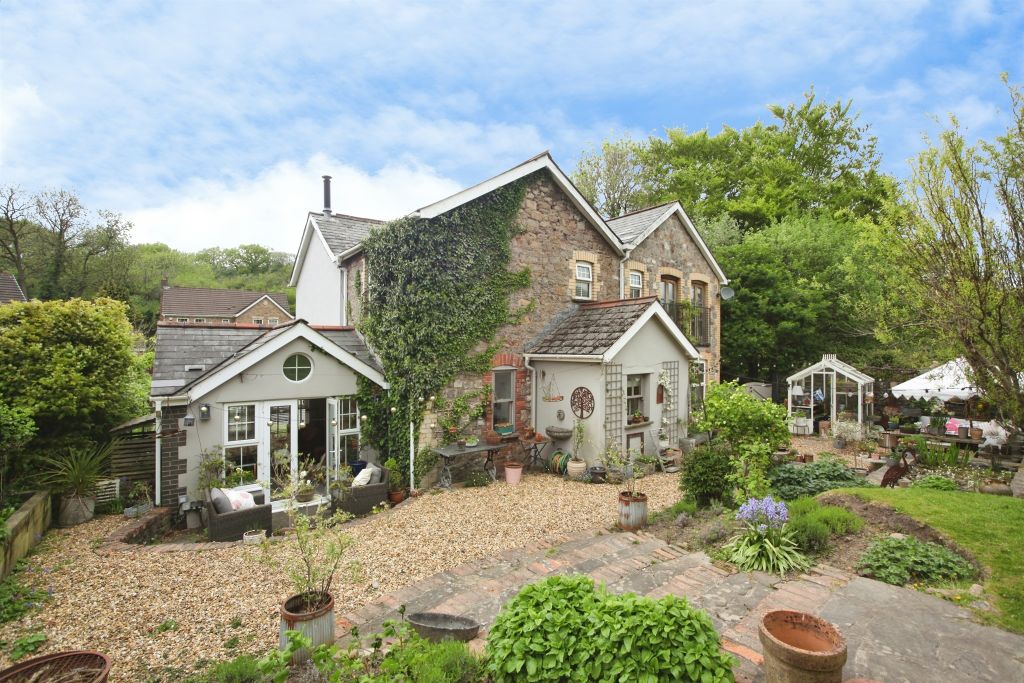 Property photo 2 of 34