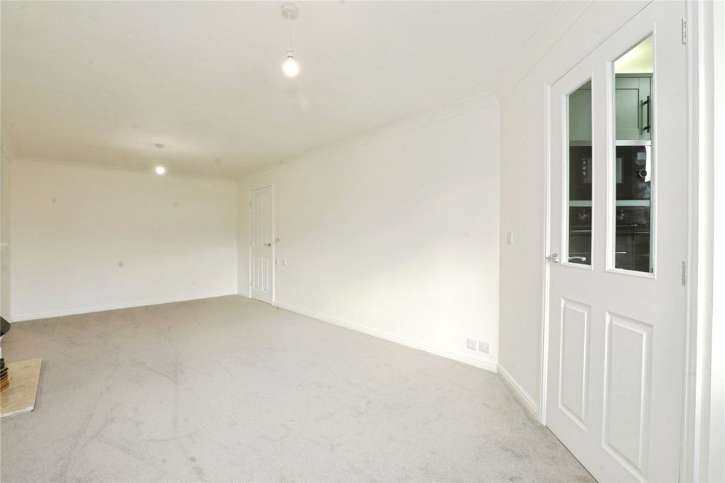 Property photo 3 of 14 Living Room