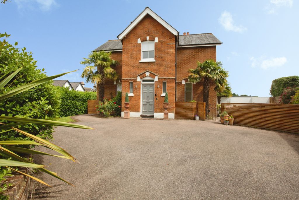 Property photo 1 of 18 Front