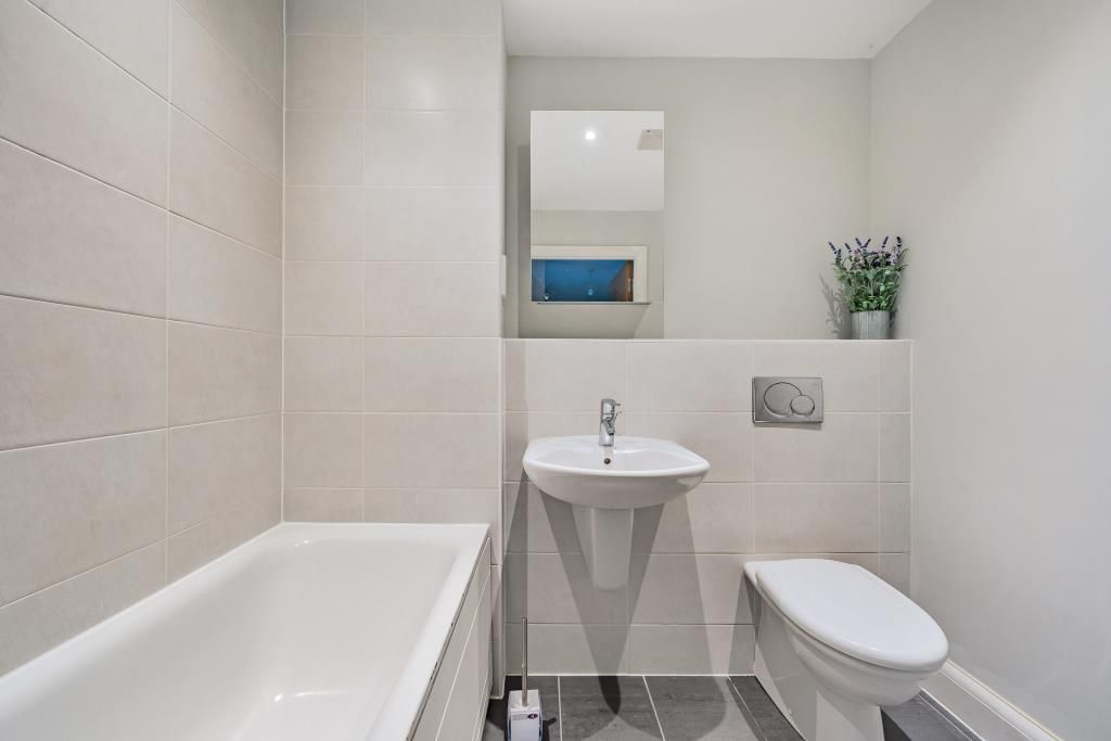 Property photo 2 of 12 Bathroom