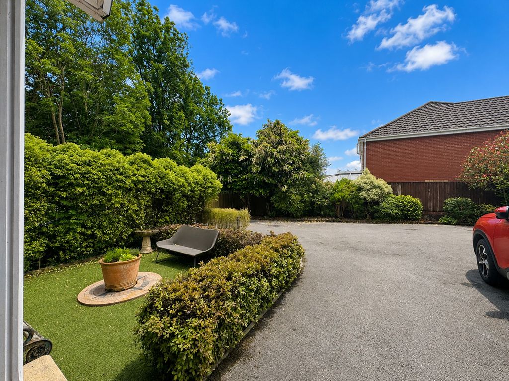 Property photo 2 of 16