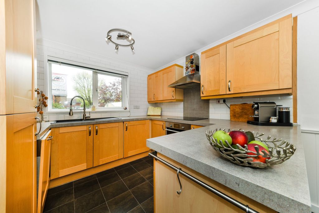 Property photo 3 of 18