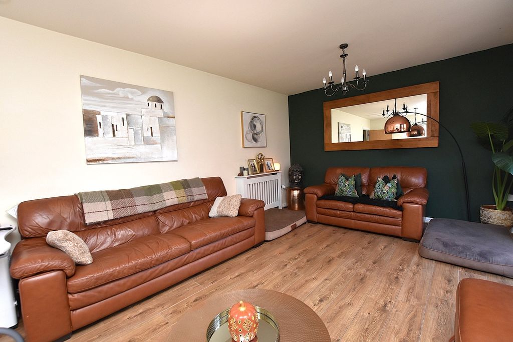 Property photo 3 of 17 Living Room