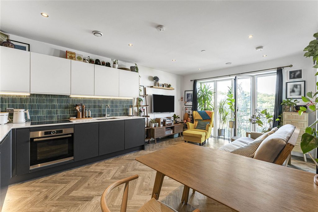 Property photo 1 of 19 Reception/Kitchen