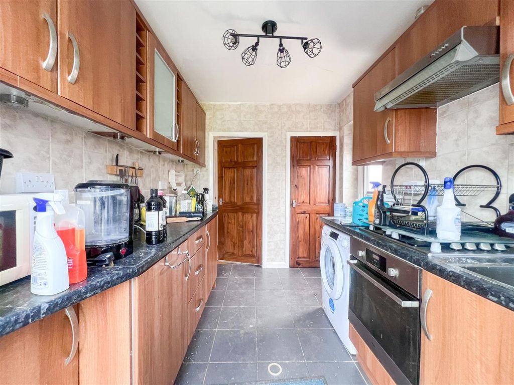 Property photo 2 of 16 Kitchen