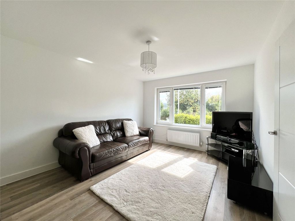 Property photo 2 of 14 Picture No. 32