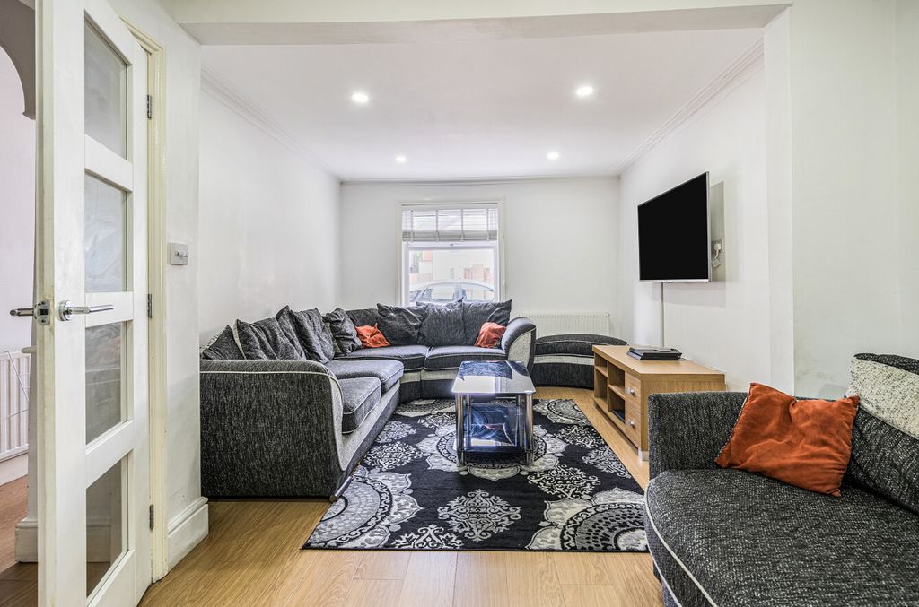 Property photo 3 of 17 1358392-33-68cd26...