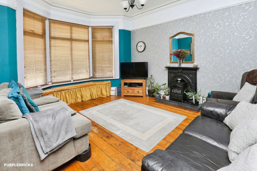 Property photo 3 of 32